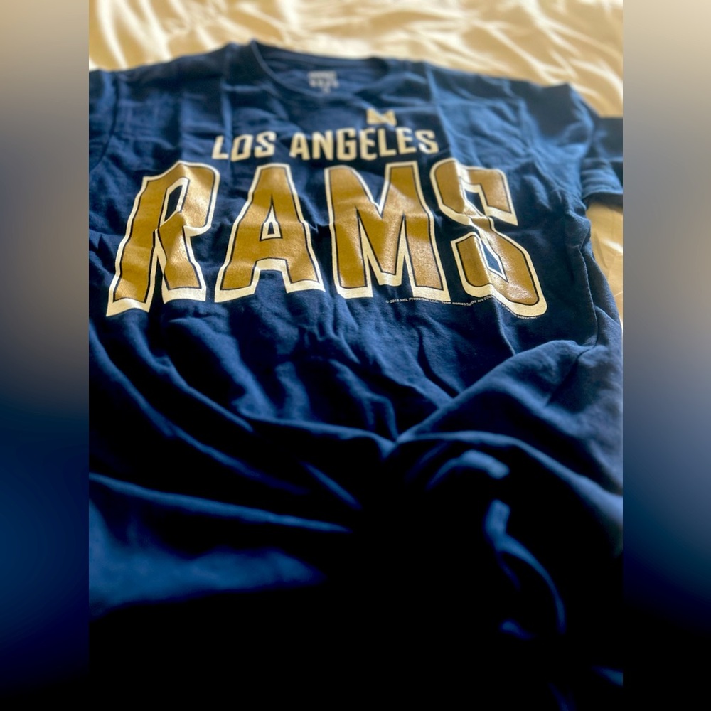 NFL Las Angels Rams T-shirt size small.